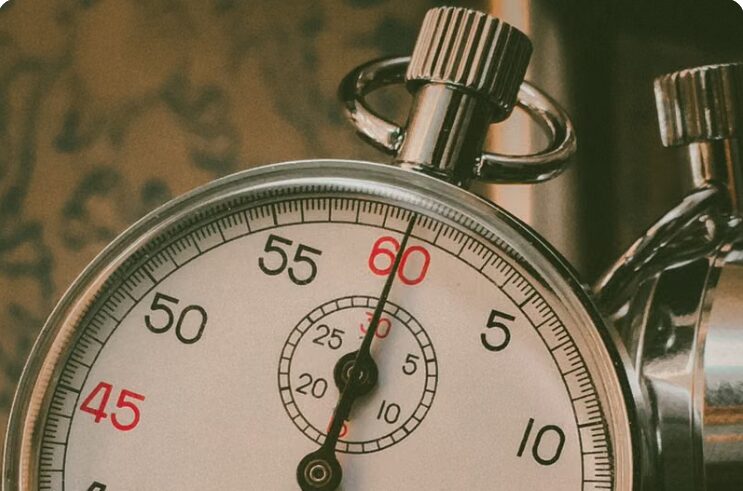60초를 가리키는 클래식 스톱워치 클로즈업