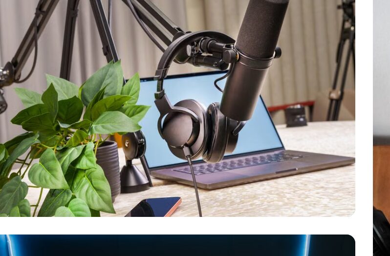마이크, 헤드폰, 노트북이 갖춰진 현대적인 팟캐스트 스튜디오